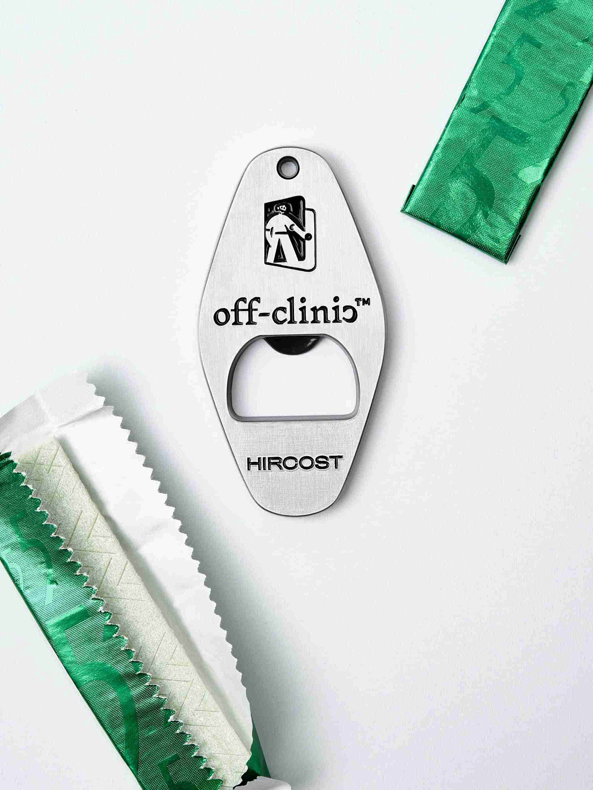 Брелок HIRCOST Off-Clinic (Монохромный)
