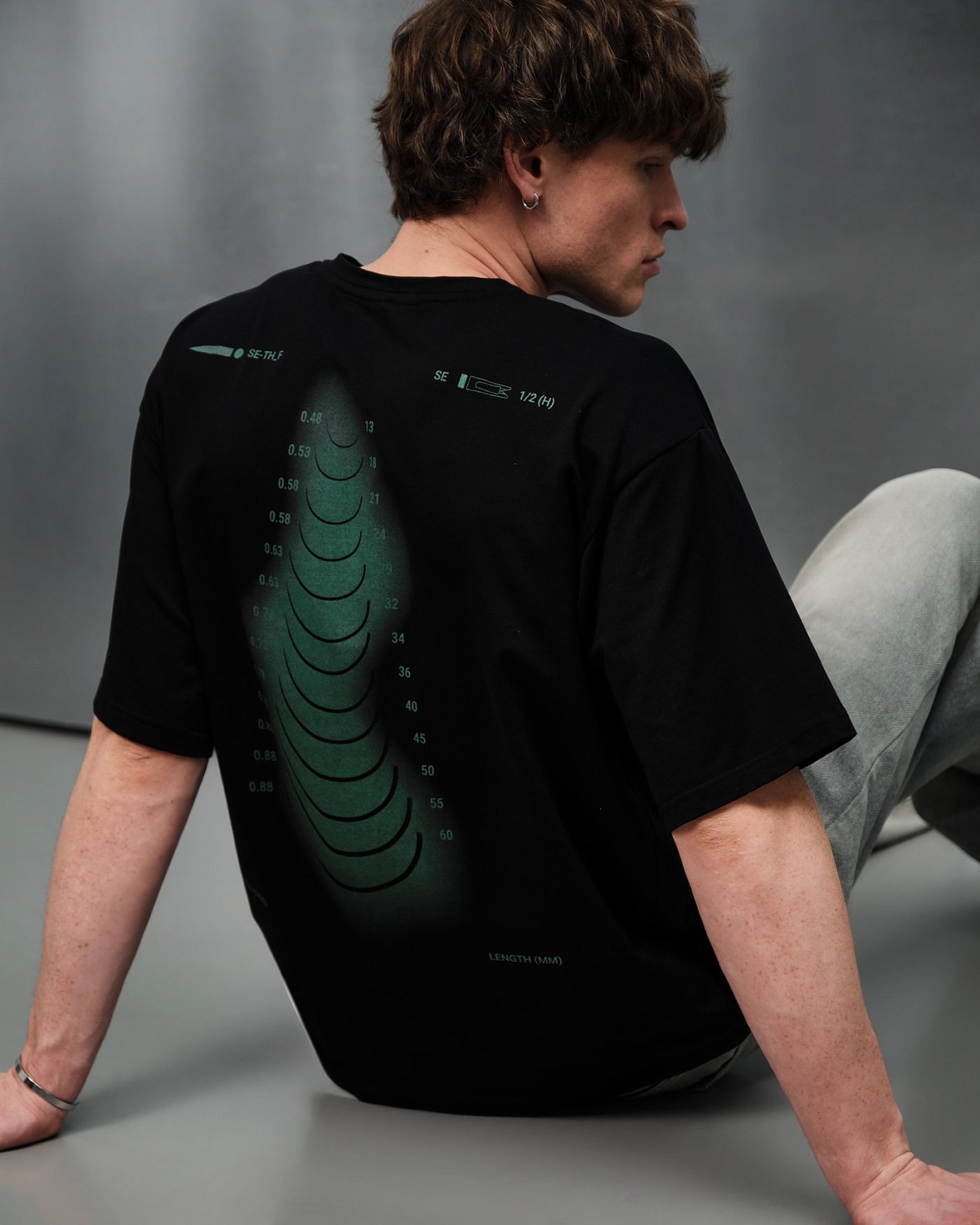 Футболка На игле (XL, Черный с зеленым принтом)